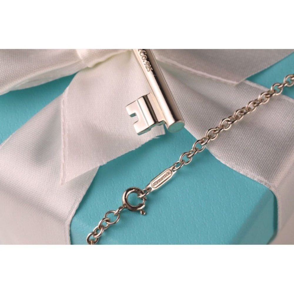 Tiffany & Co. 2.5” LARGE Oval Key Pendant Necklace in 925 Silver on 24" Chain